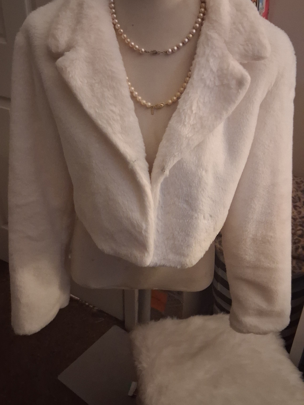 Nwot Steve Madden NYC white Fur Long Sleeve Crop Collar Sweater Size Large